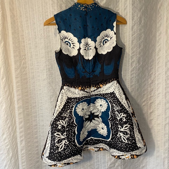 Vintage Pattern Dress - Picture 5 of 8